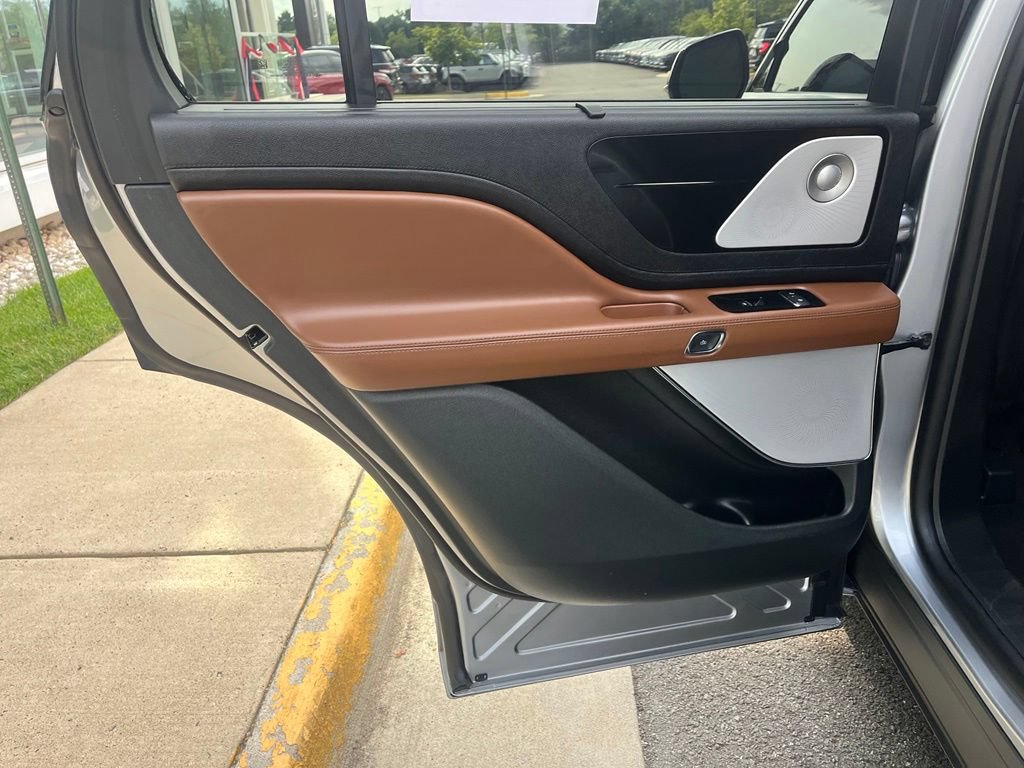 Certified 2023 Lincoln Aviator Reserve w/ Equipment Group 201A AWD/4WD image 20