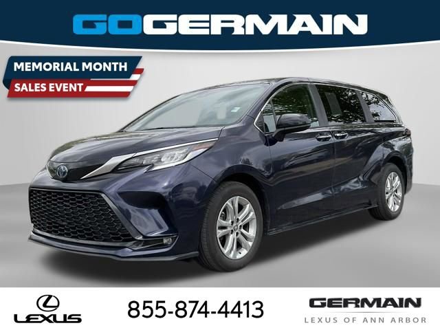 Used 2023 Toyota Sienna XSE AWD/4WD image 1
