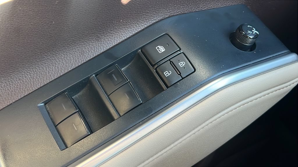 Used 2022 Toyota Highlander XLE FWD image 20