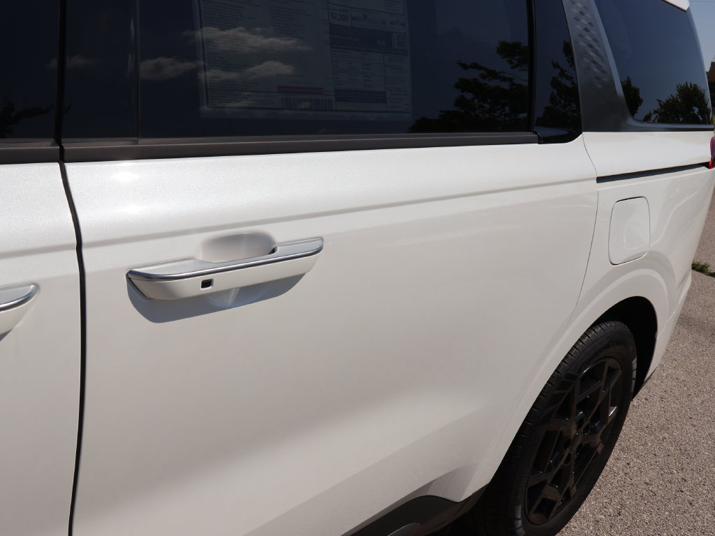 New 2027 Kia Carnival SX w/ Dark Edition Package FWD image 12