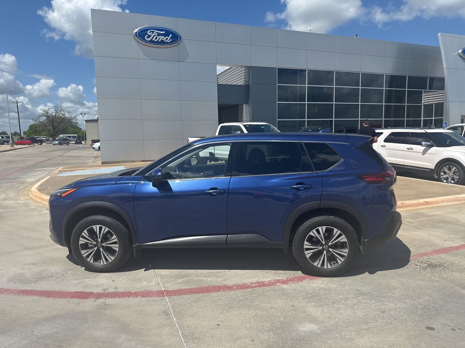 Used 2021 Nissan Rogue SV image 8