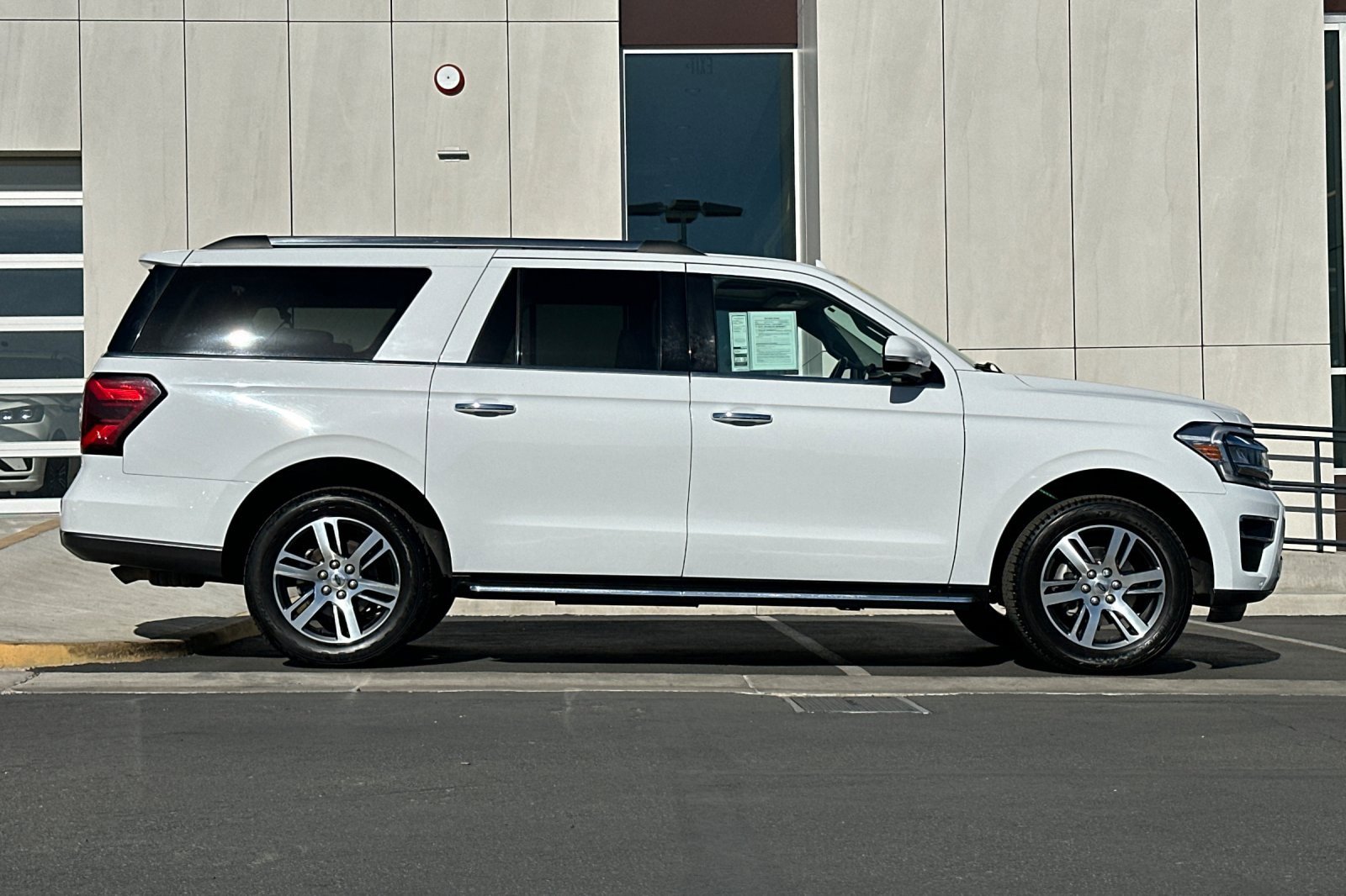 Used 2023 Ford Expedition Max Limited image 2