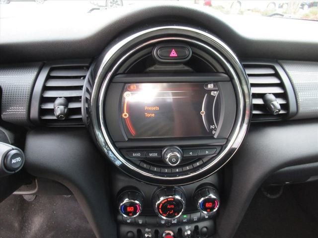 Used 2016 MINI Cooper Convertible image 19