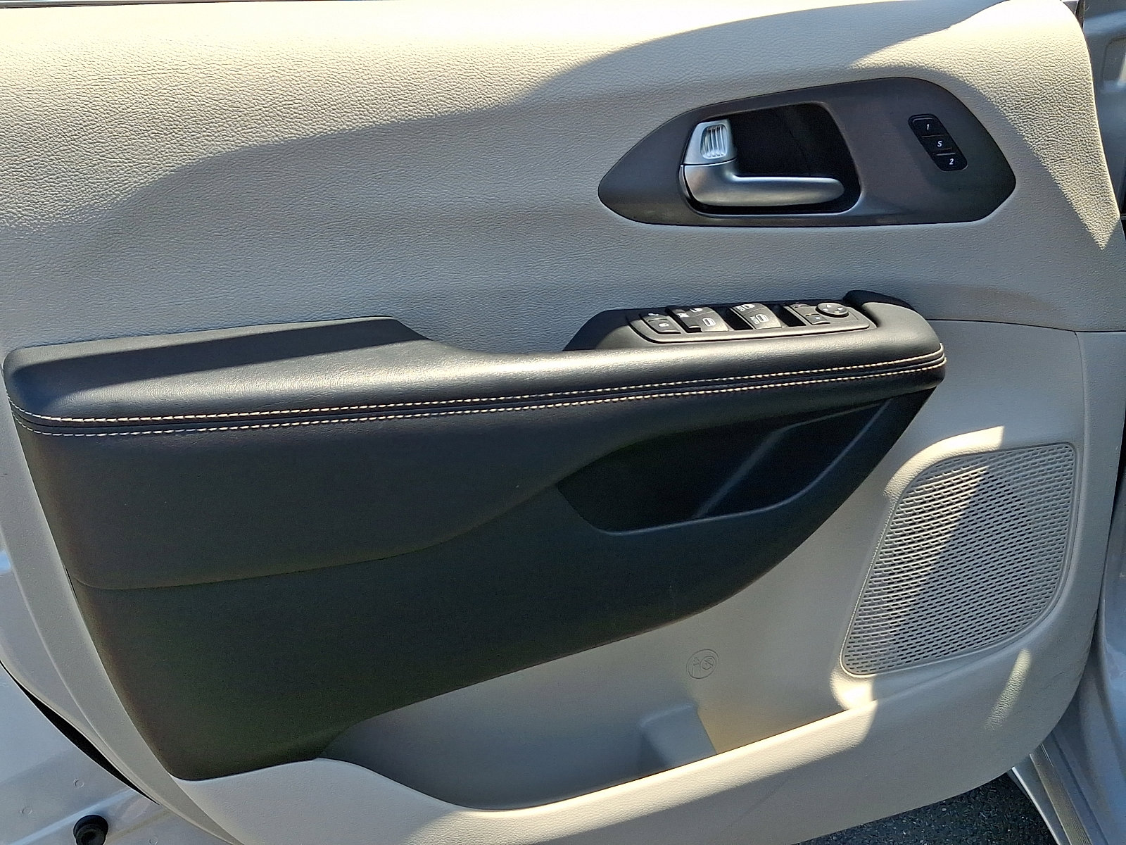 Certified 2023 Chrysler Pacifica Touring-L FWD image 13