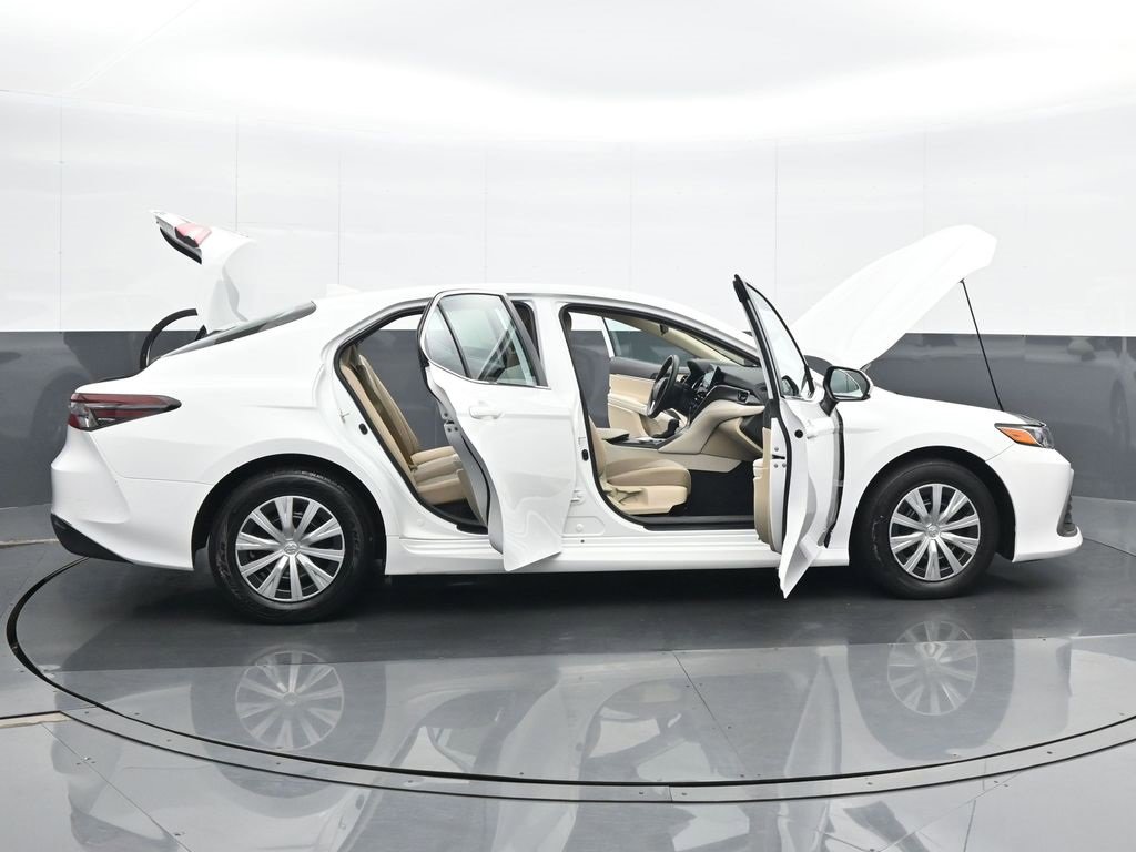 Used 2022 Toyota Camry LE image 26