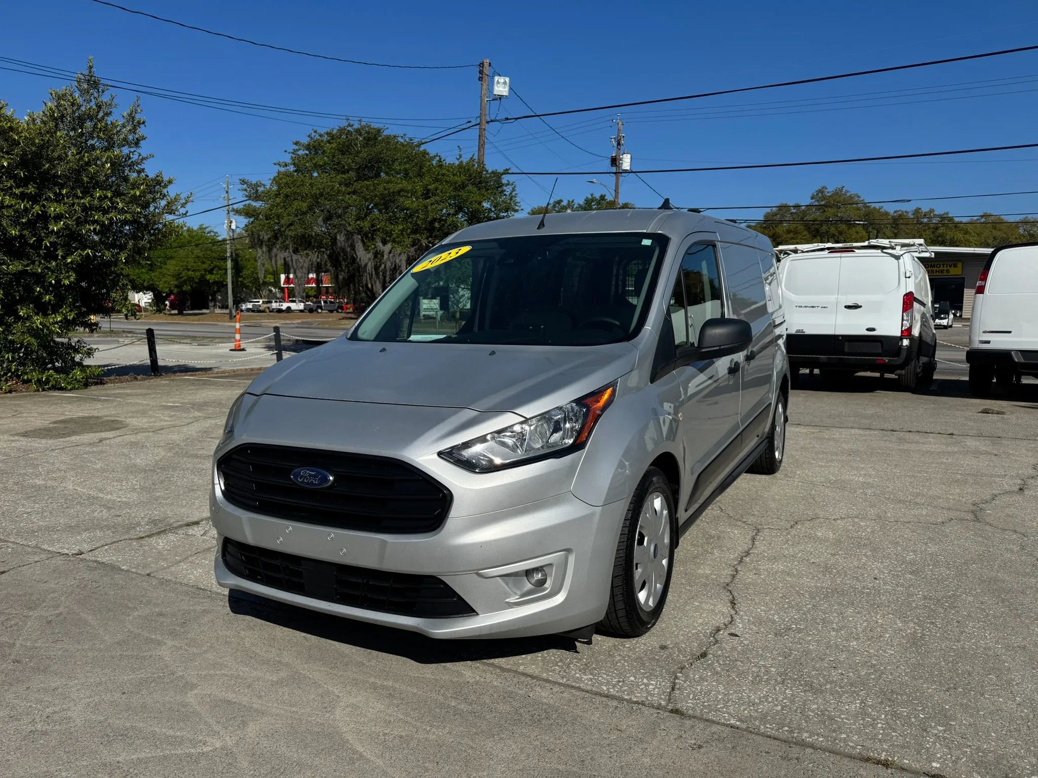 Used 2023 Ford Transit Connect XLT FWD image 4