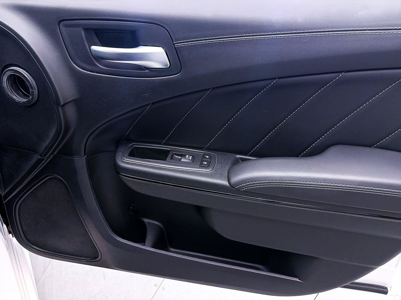 Used 2022 Dodge Charger R/T w/ Plus Group RWD image 35