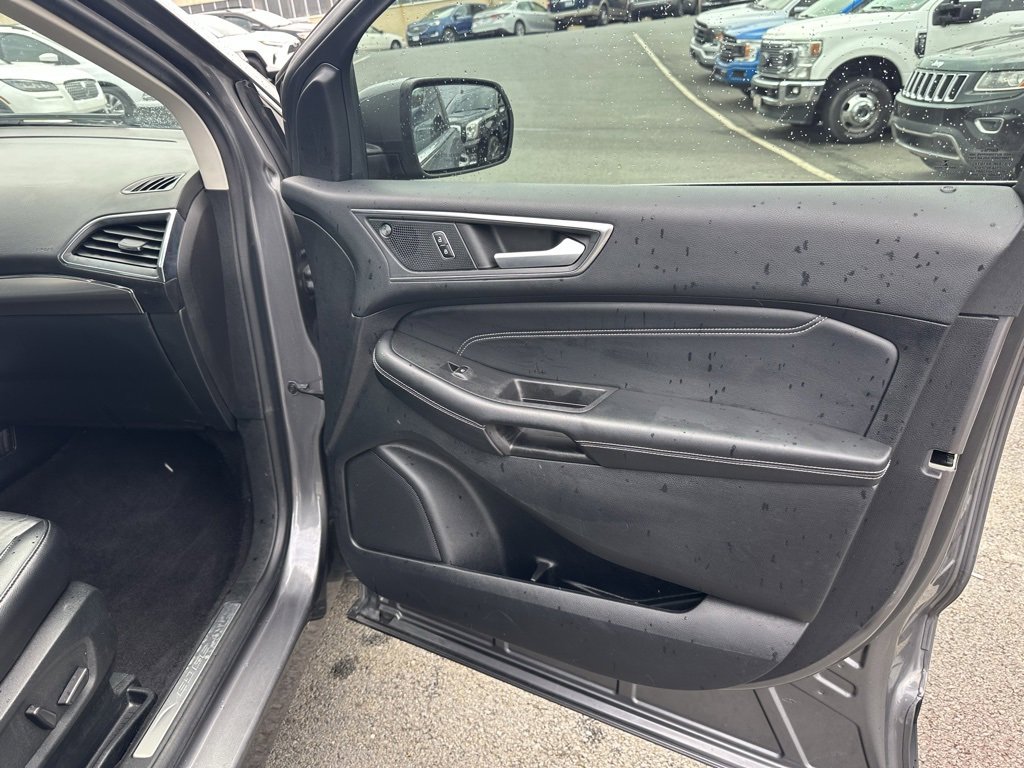 Used 2022 Ford Edge Titanium image 15