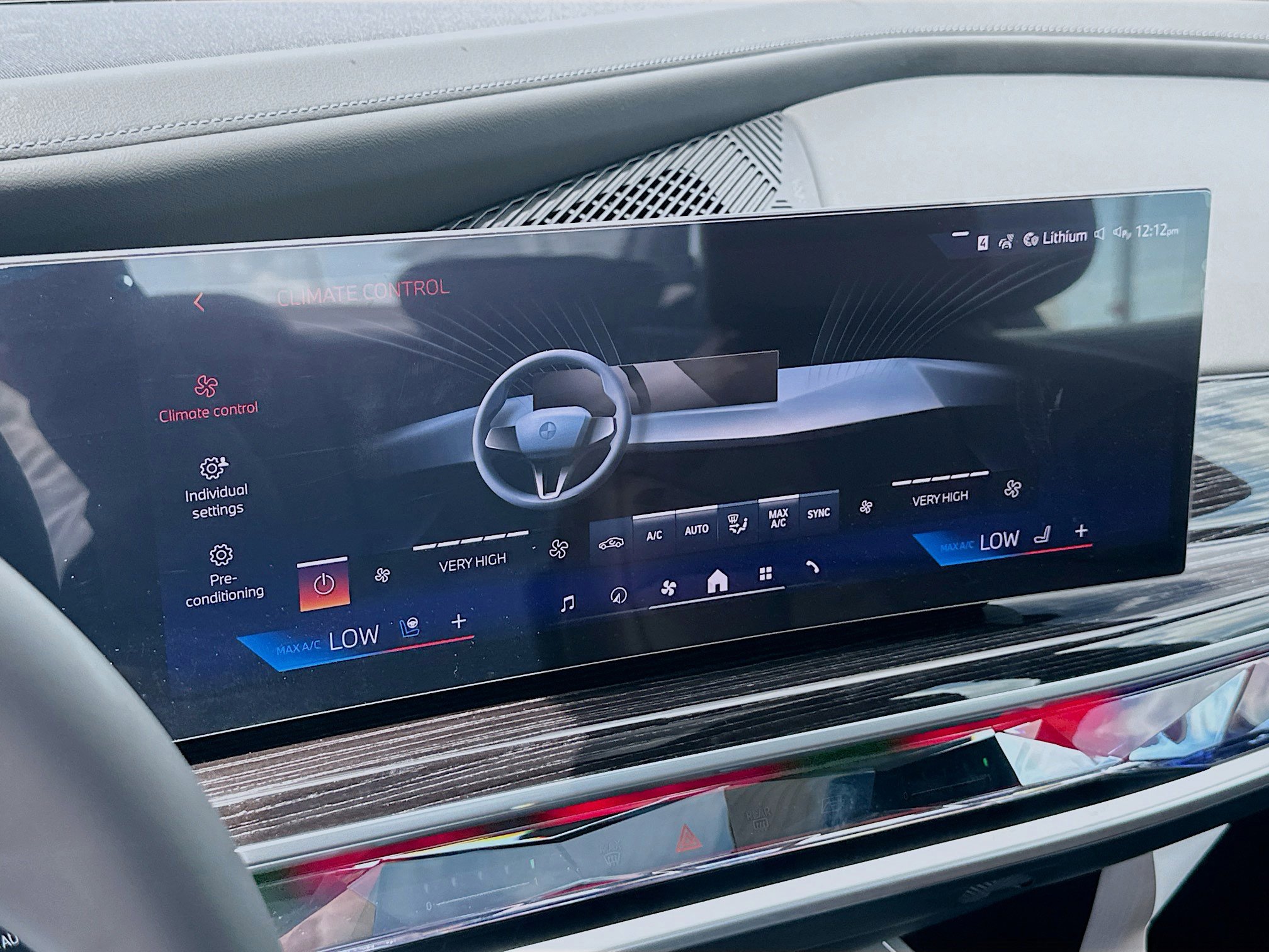 New 2025 BMW 750e xDrive w/ Executive Package image 13