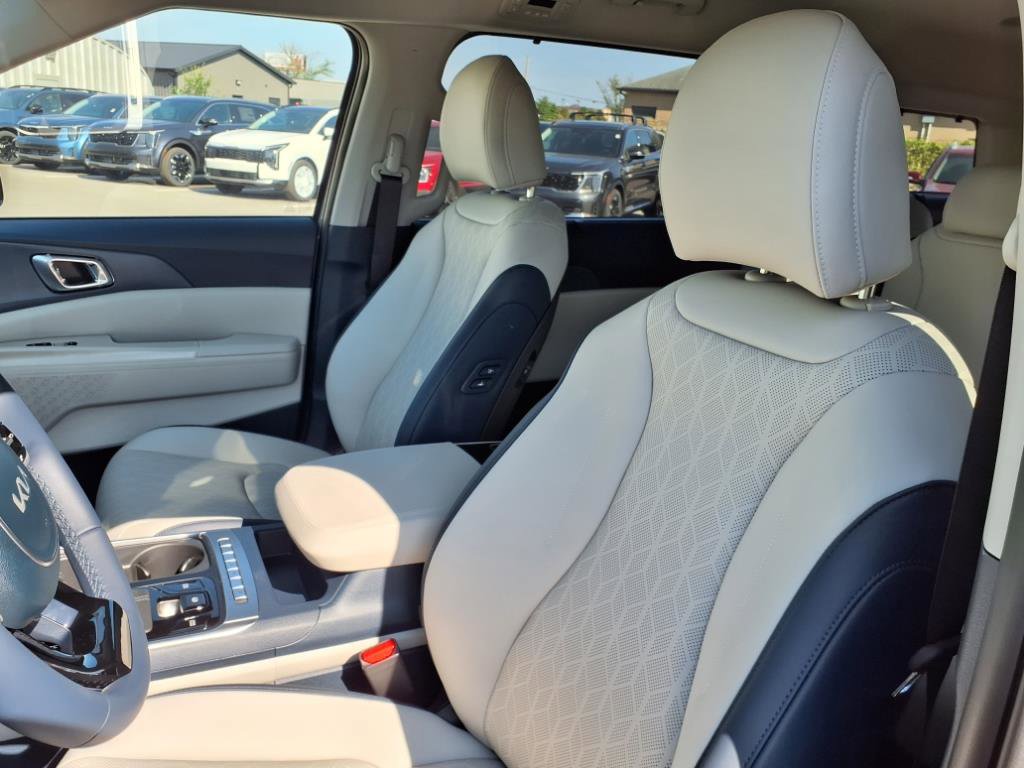 New 2026 Kia Carnival EX image 13
