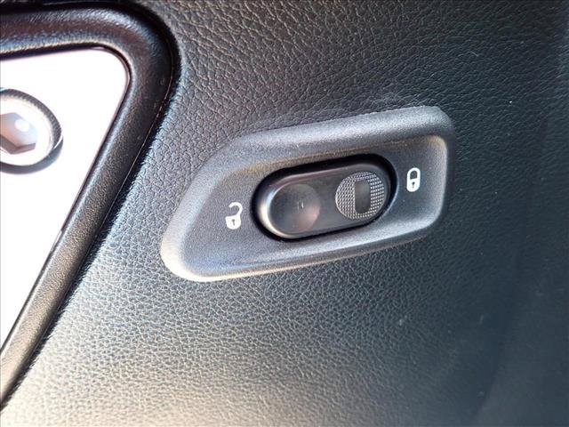 Used 2018 Jeep Wrangler Unlimited Sahara w/ Connectivity Group AWD/4WD image 12