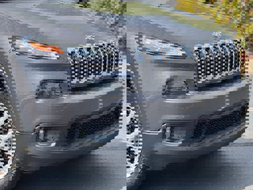 Used 2018 Jeep Cherokee Latitude Plus image 6