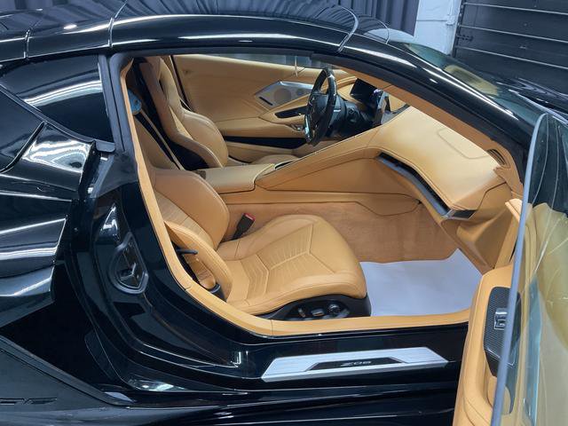 Used 2023 Chevrolet Corvette Z06 w/ Z07 Performance Package RWD image 11