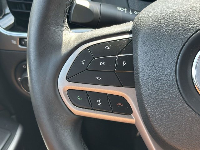 Used 2019 Jeep Cherokee Overland w/ Technology Group AWD/4WD image 25