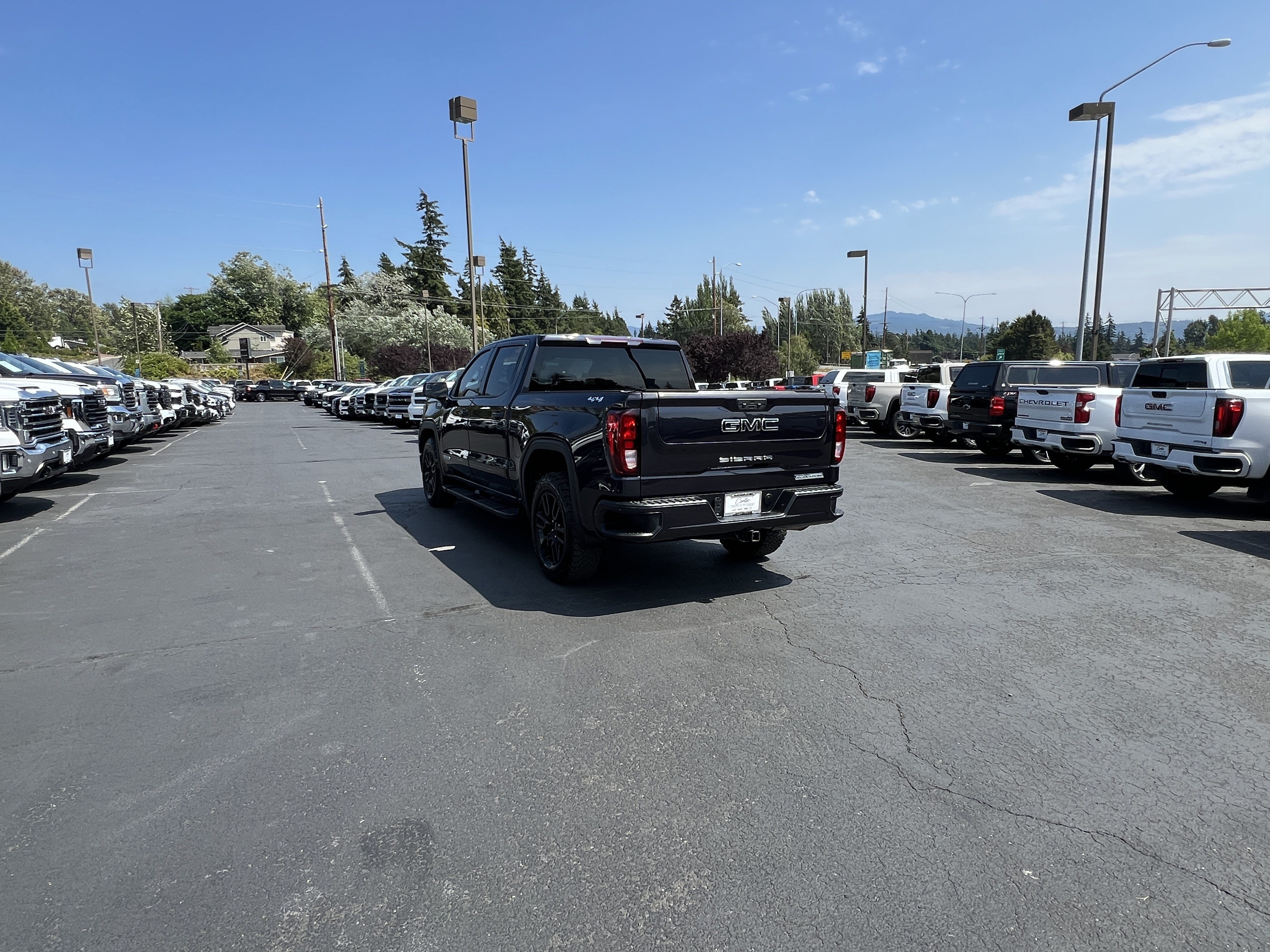 Used 2022 GMC Sierra 1500 Elevation w/ LPO, Elevation Black Package AWD/4WD image 4
