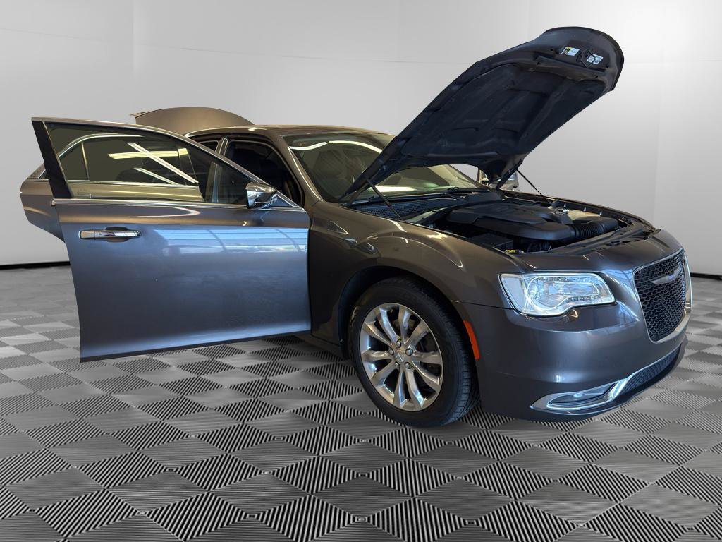 Used 2017 Chrysler 300 C AWD/4WD image 9