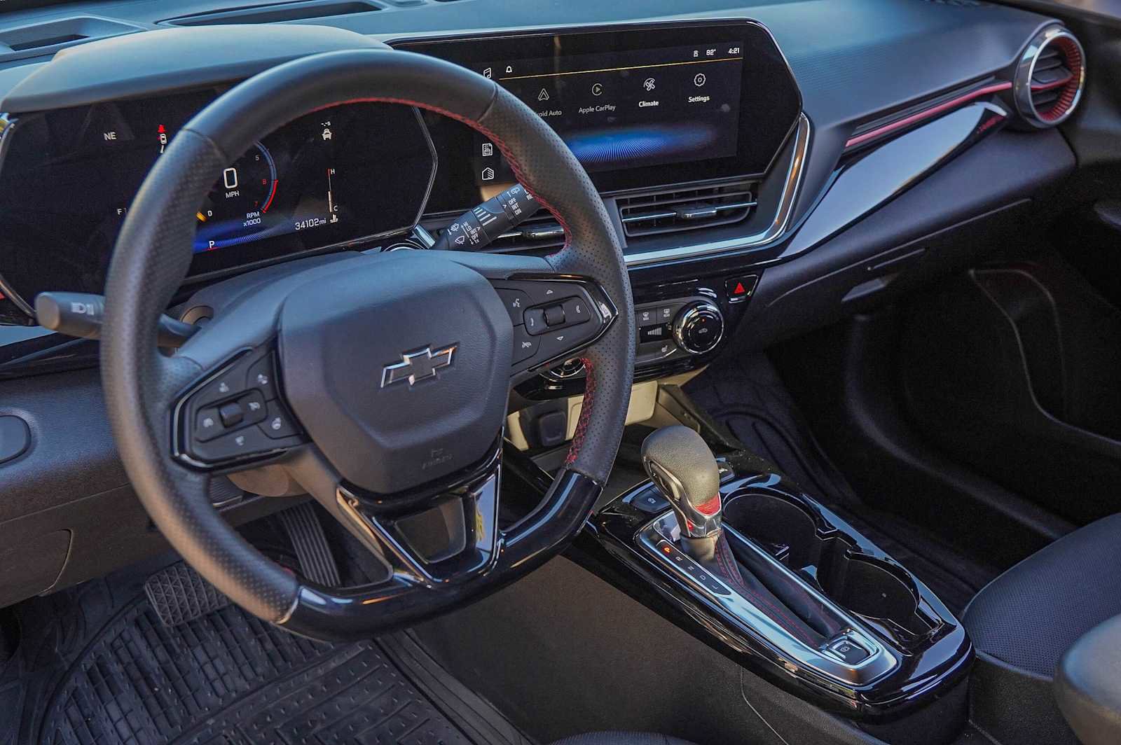 Used 2024 Chevrolet Trax RS w/ Sunroof Package image 9