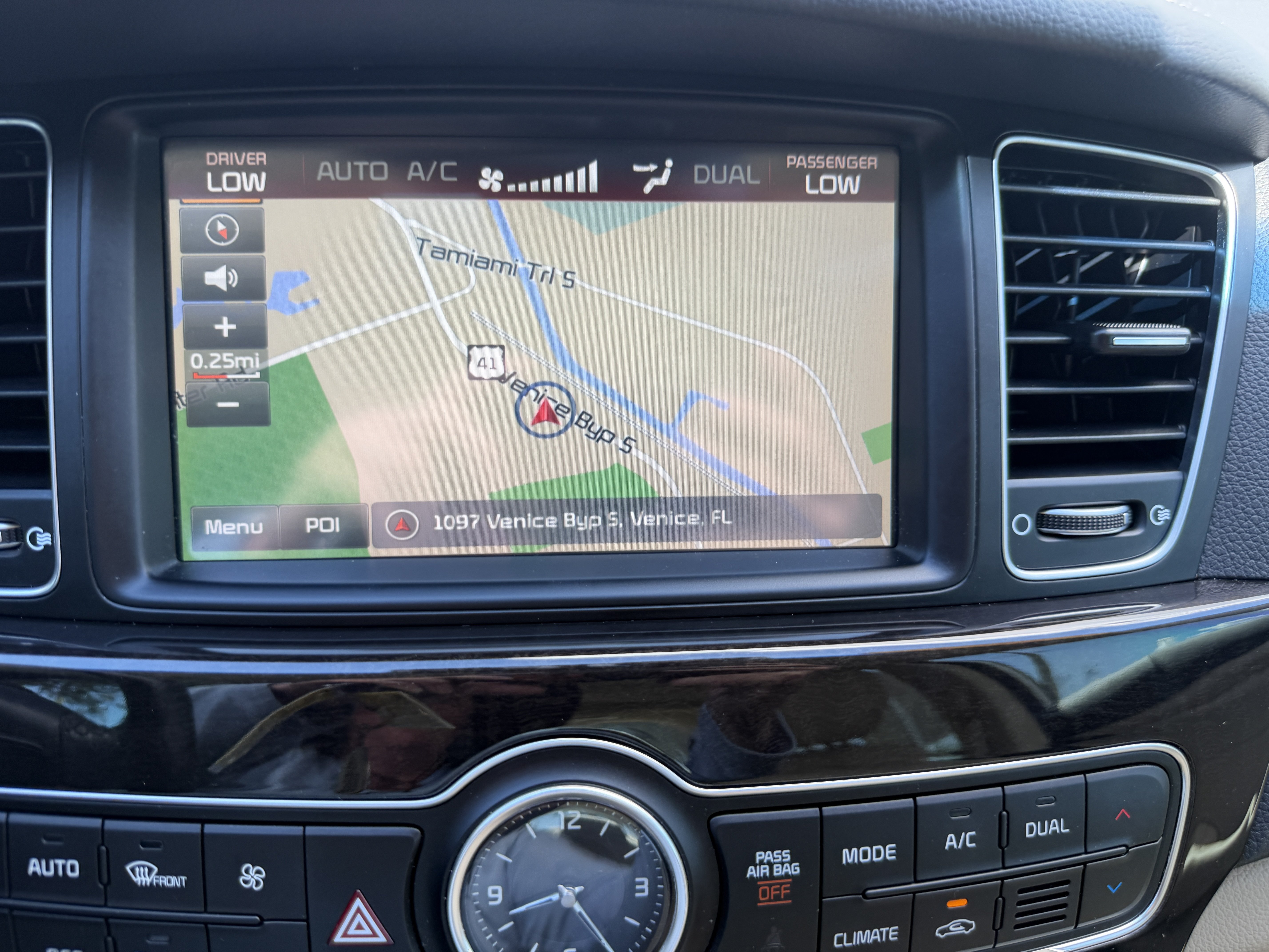 Used 2015 Kia Cadenza Premium w/ Technology Package FWD image 21
