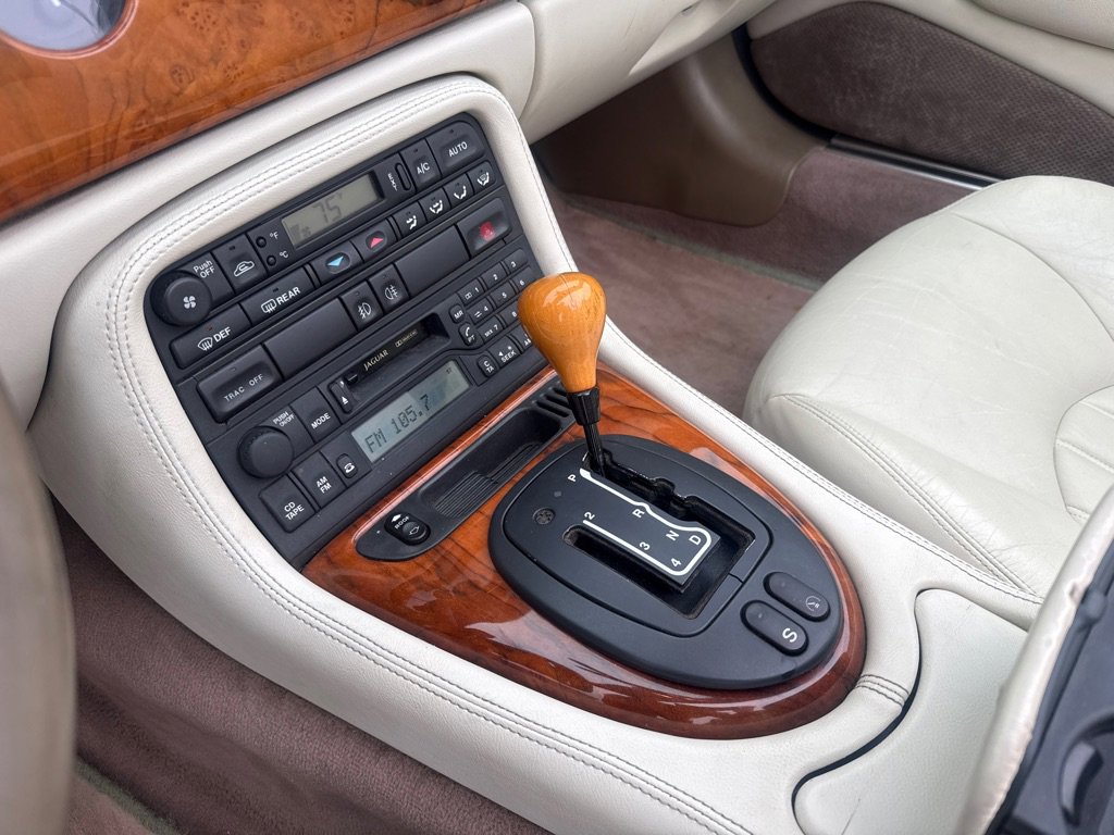 Used 2000 Jaguar XK8 Convertible image 17