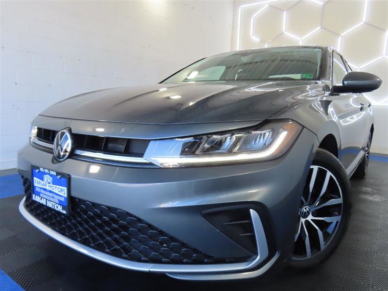Used 2025 Volkswagen Jetta SE image 1