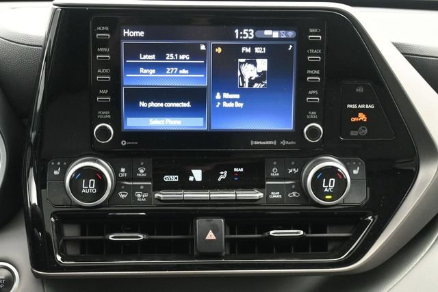 Used 2021 Toyota Highlander XLE FWD image 22