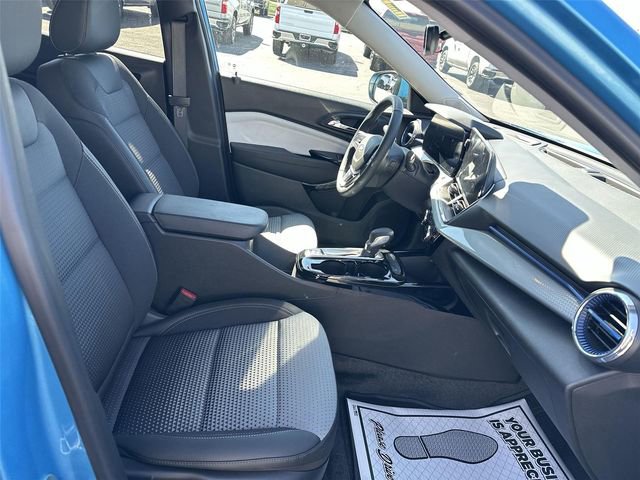 Certified 2025 Chevrolet Trax LT w/ Driver Confidence Package FWD image 26