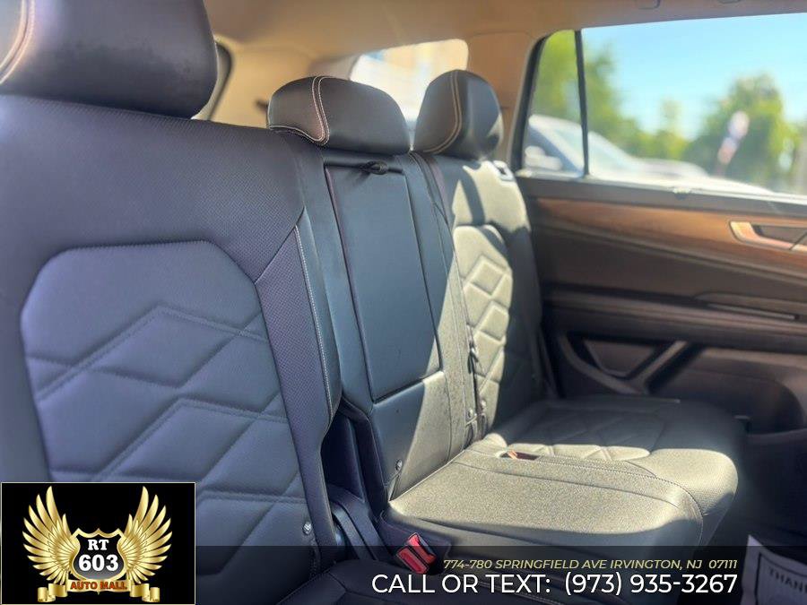 Used 2025 Volkswagen Atlas SE AWD/4WD image 11