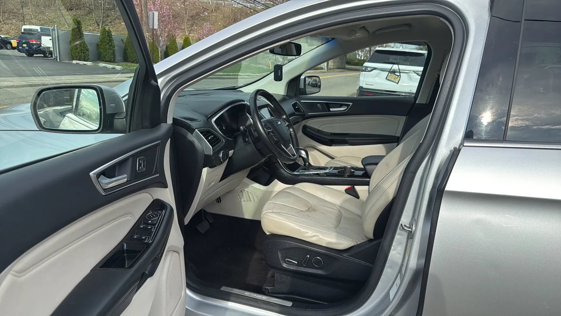 Used 2016 Ford Edge Titanium w/ Technology Package AWD/4WD image 23