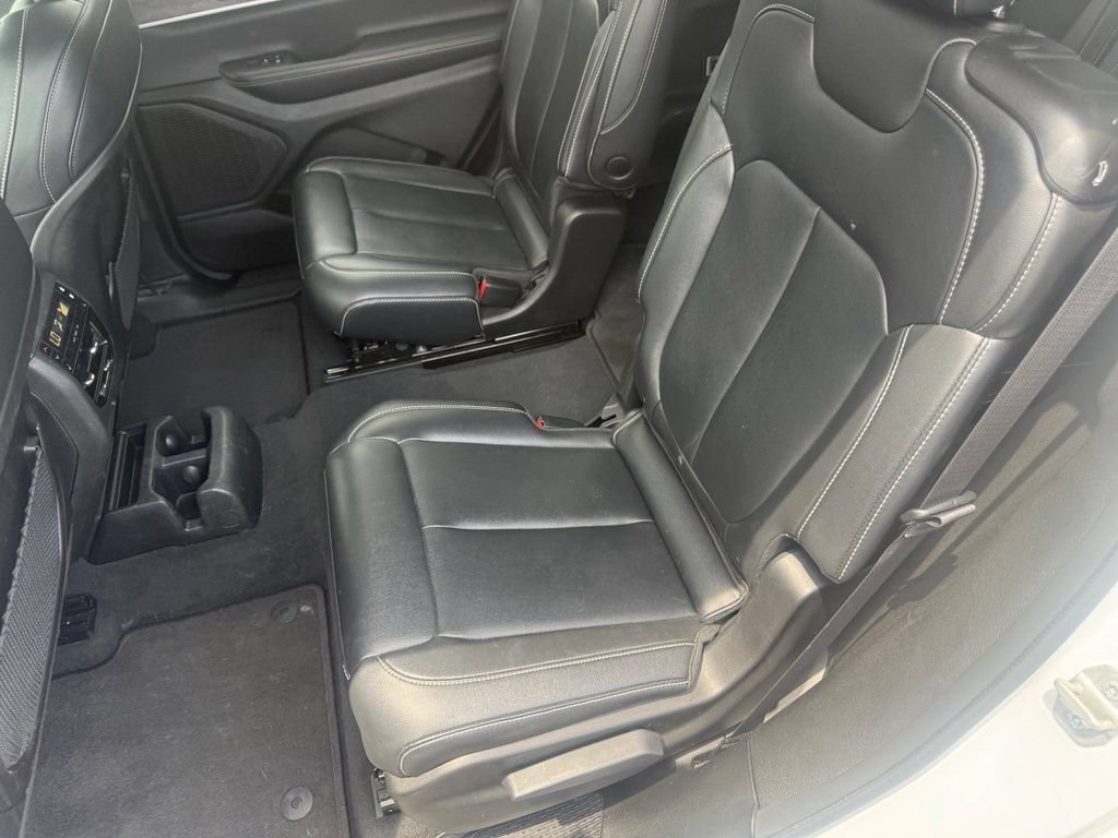 Used 2023 Jeep Grand Cherokee L Limited AWD/4WD image 34