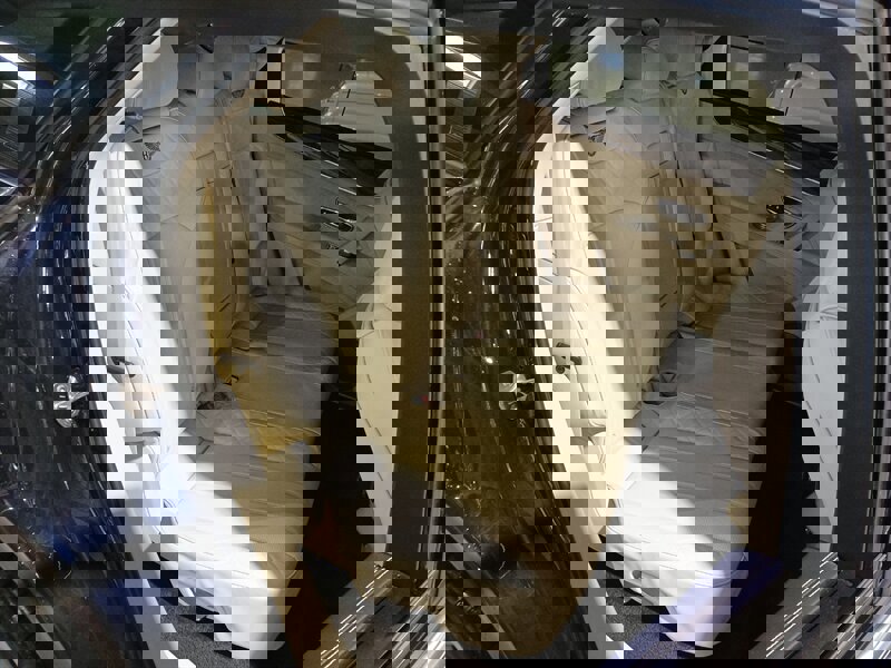 Used 2017 Bentley Bentayga image 32