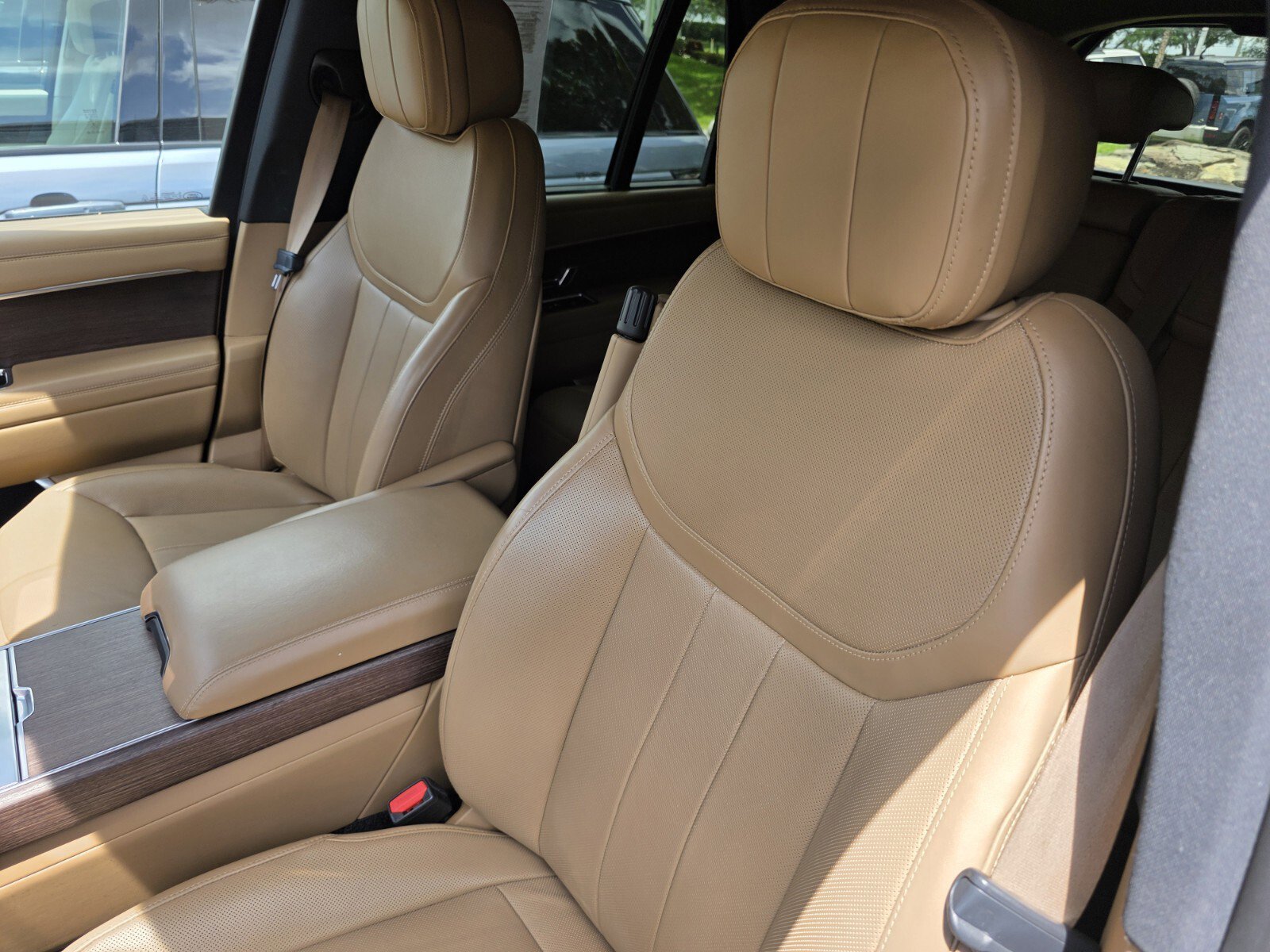 Certified 2023 Land Rover Range Rover SE AWD/4WD image 12