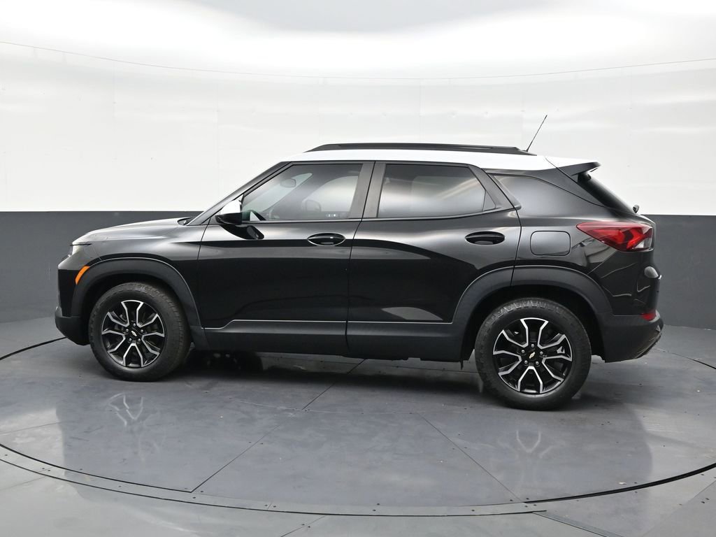 Used 2023 Chevrolet TrailBlazer ACTIV w/ Sun and Liftgate Package image 2