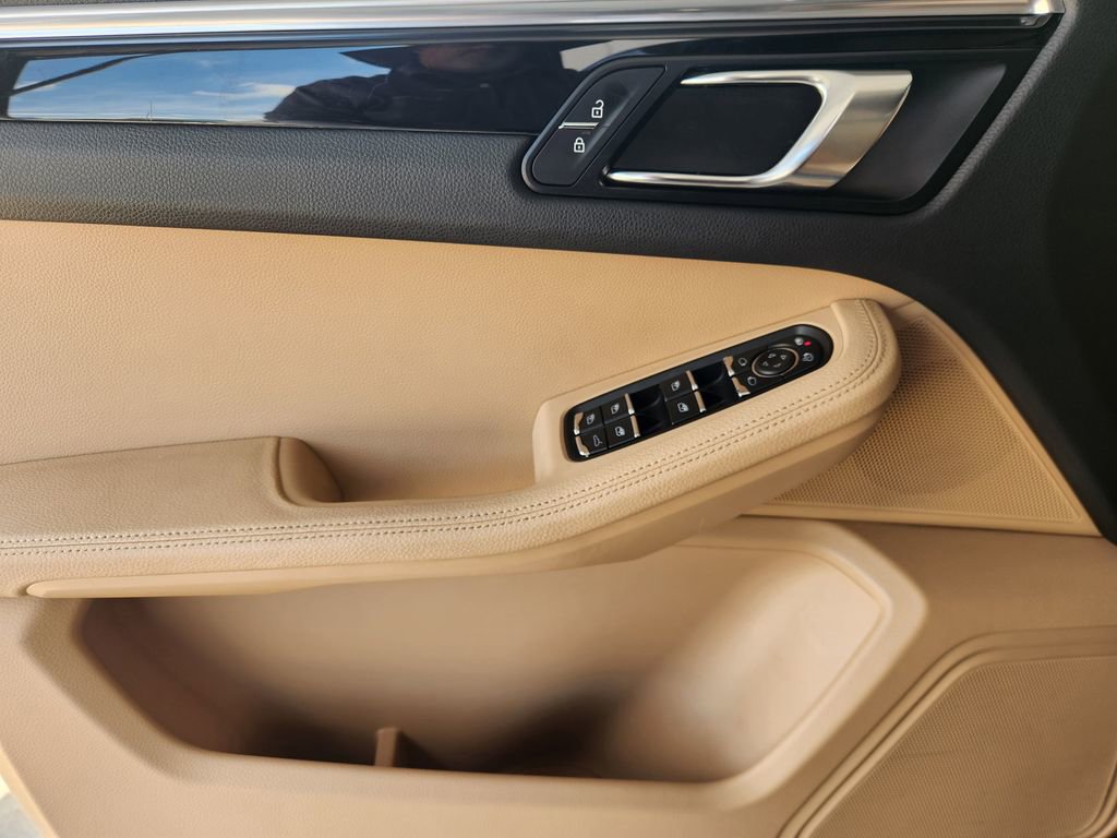 Used 2020 Porsche Macan AWD/4WD image 22