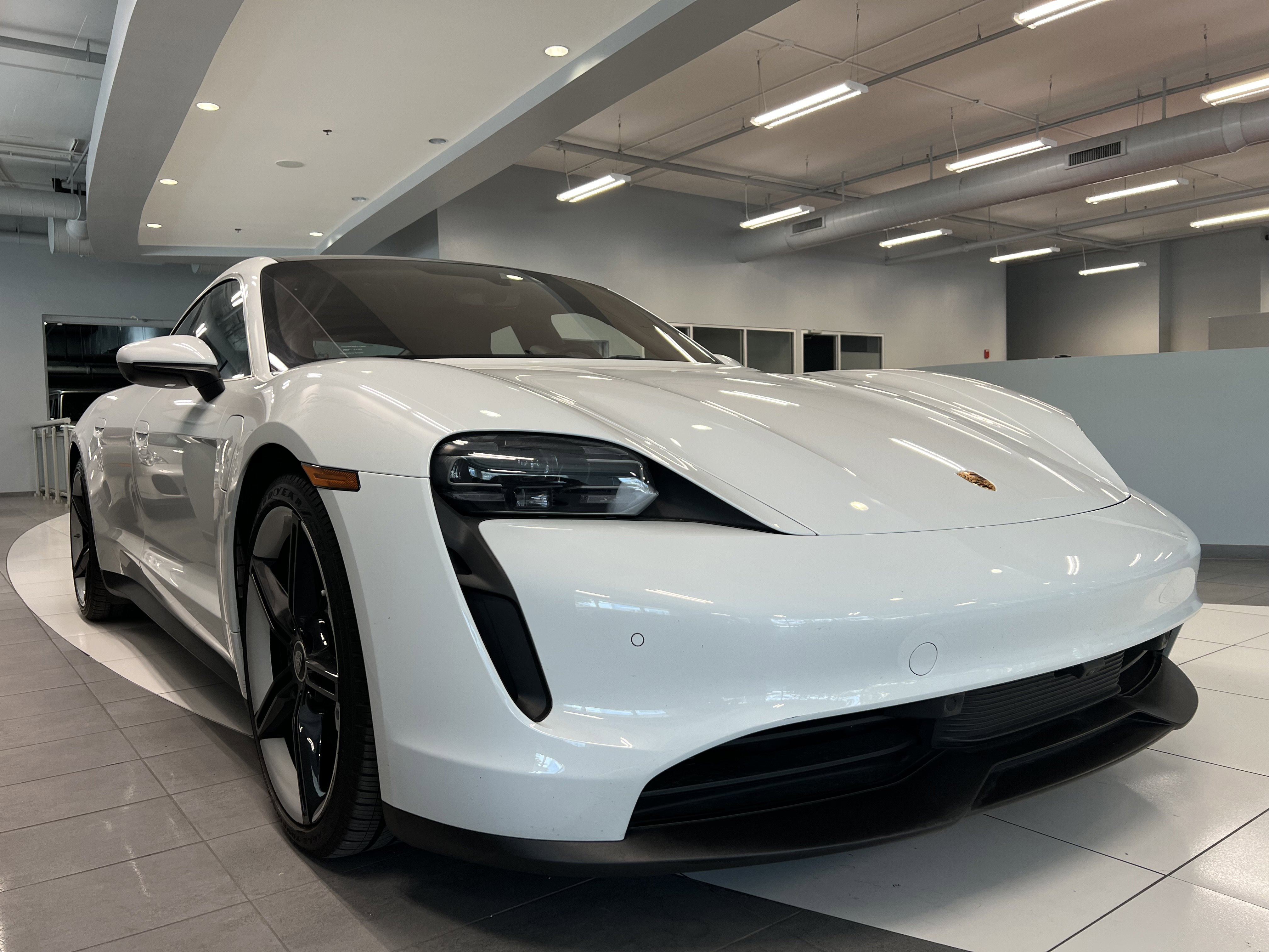 Used 2022 Porsche Taycan 4S image 12