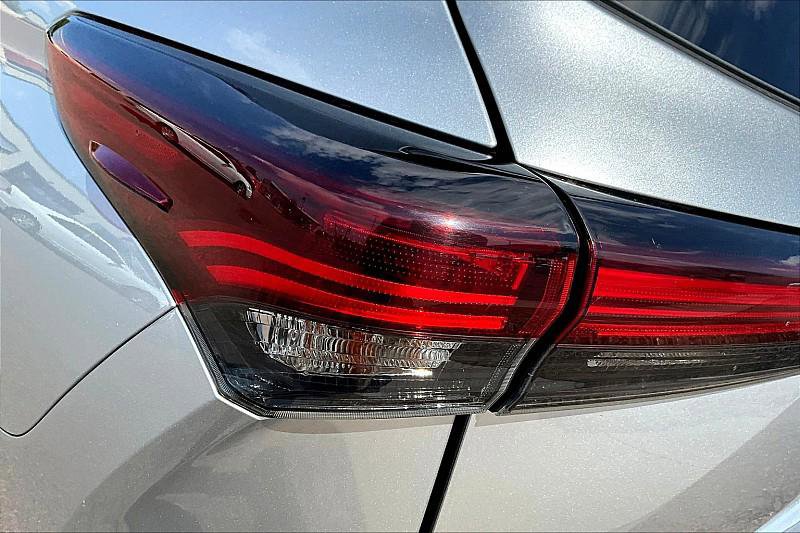 Used 2024 Toyota Highlander LE image 29