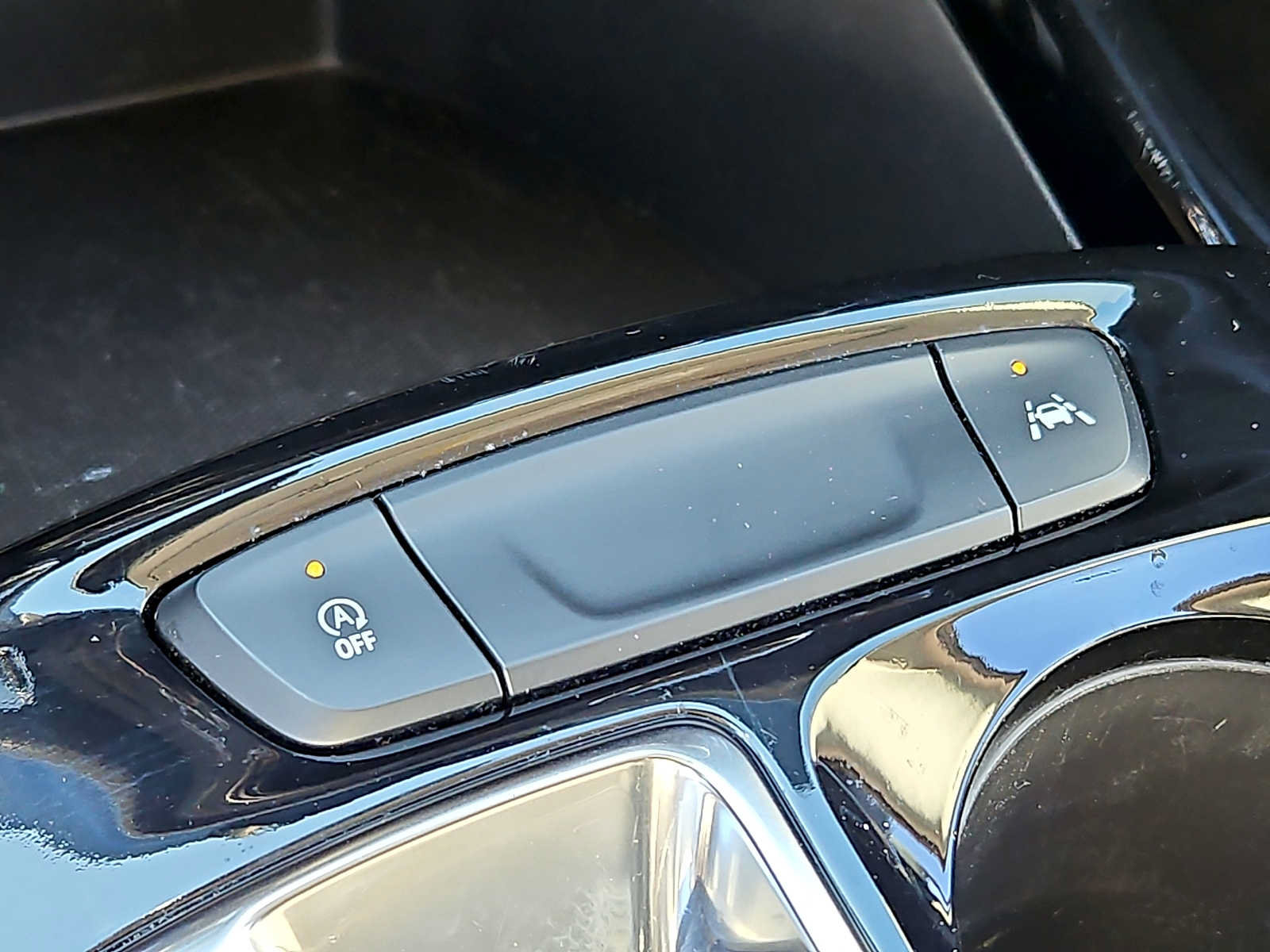 Used 2025 Chevrolet Trax LT FWD image 25