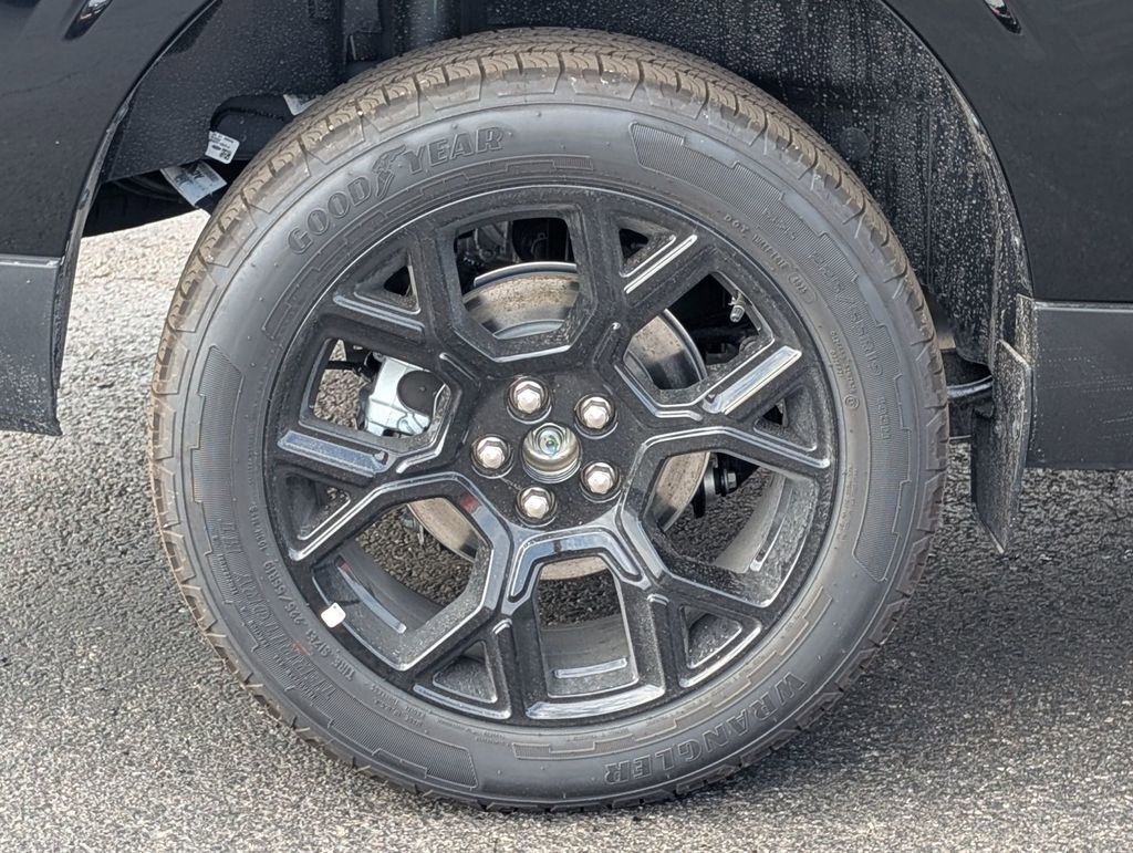 New 2026 Ford Maverick Lariat w/ Black Appearance Package image 16