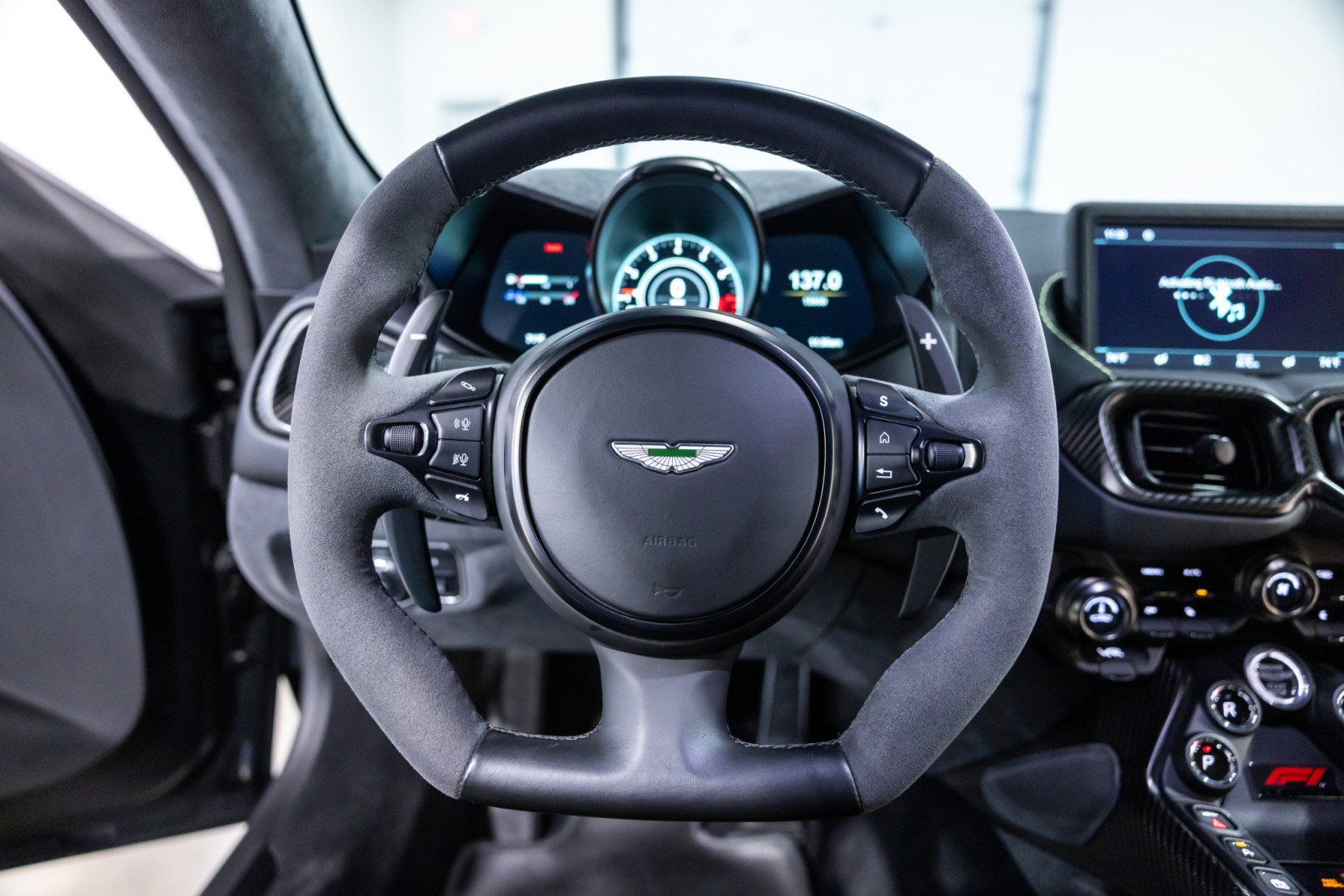 Used 2022 Aston Martin V8 Vantage Coupe RWD image 44
