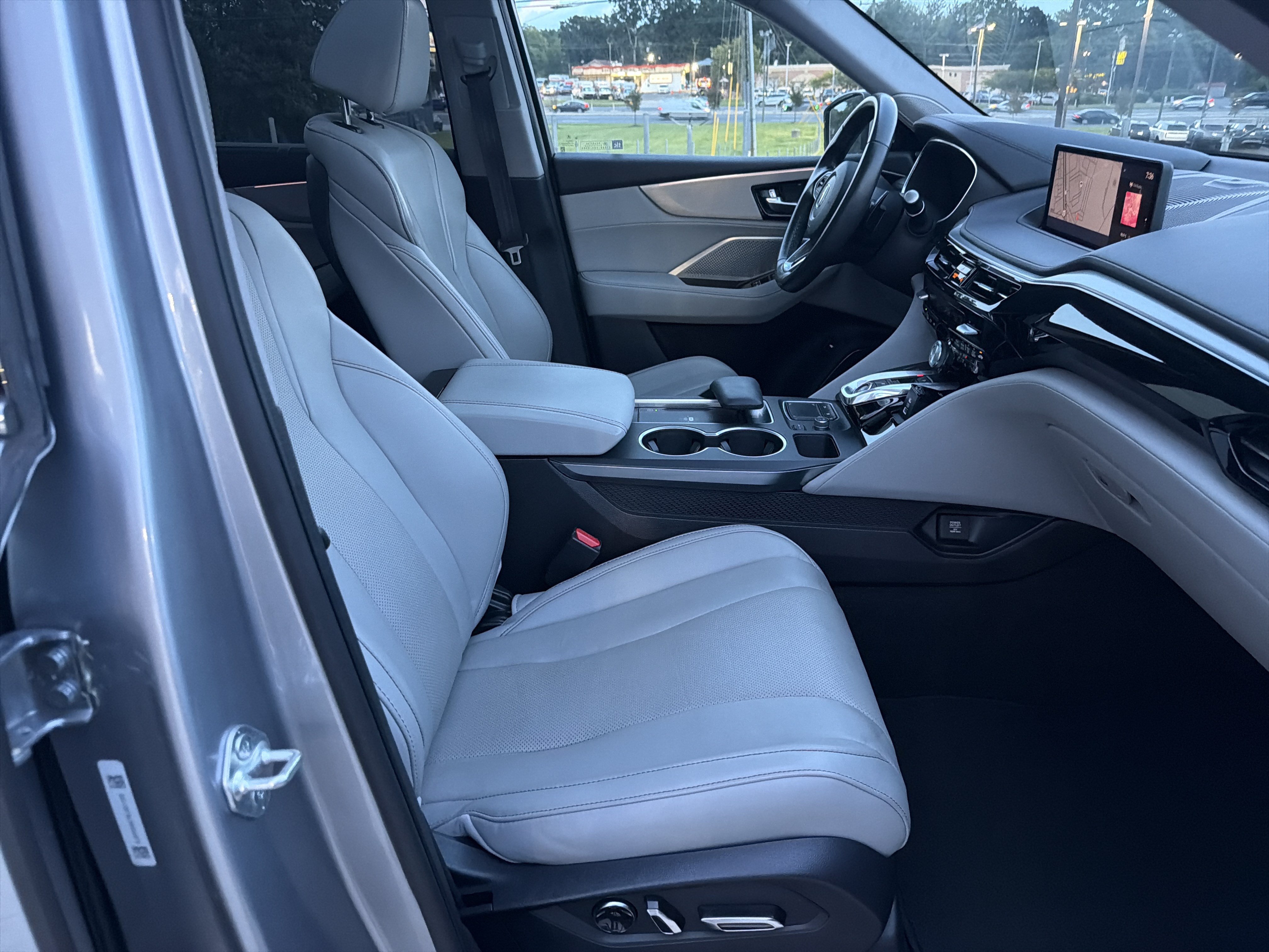 Used 2024 Acura MDX w/ Technology Package FWD image 34