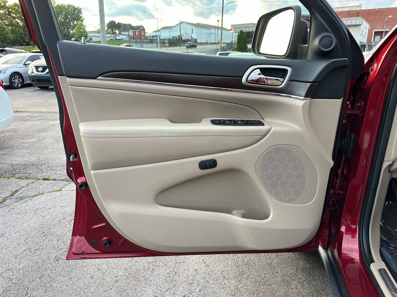 Used 2014 Jeep Grand Cherokee Limited RWD image 18