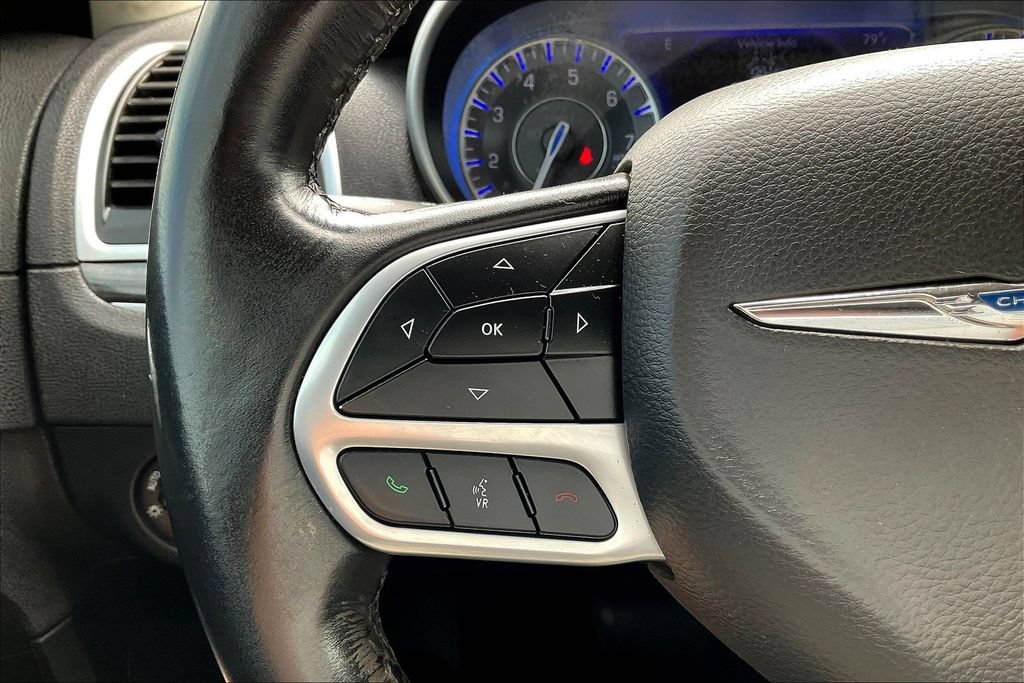 Used 2022 Chrysler 300 Touring w/ Sport Appearance Package RWD image 9
