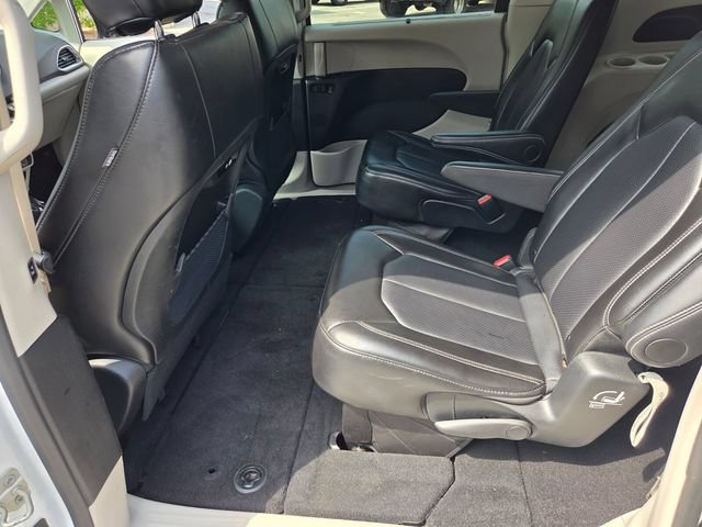 Used 2024 Chrysler Pacifica Touring-L FWD image 13