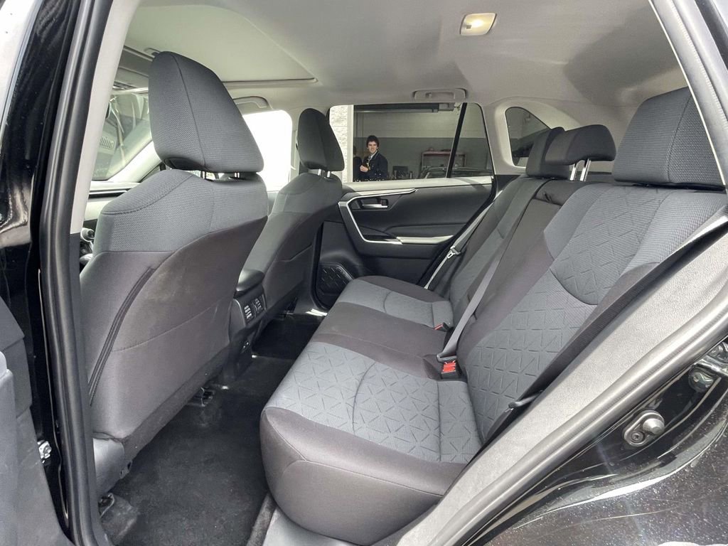 Used 2025 Toyota RAV4 XLE image 18