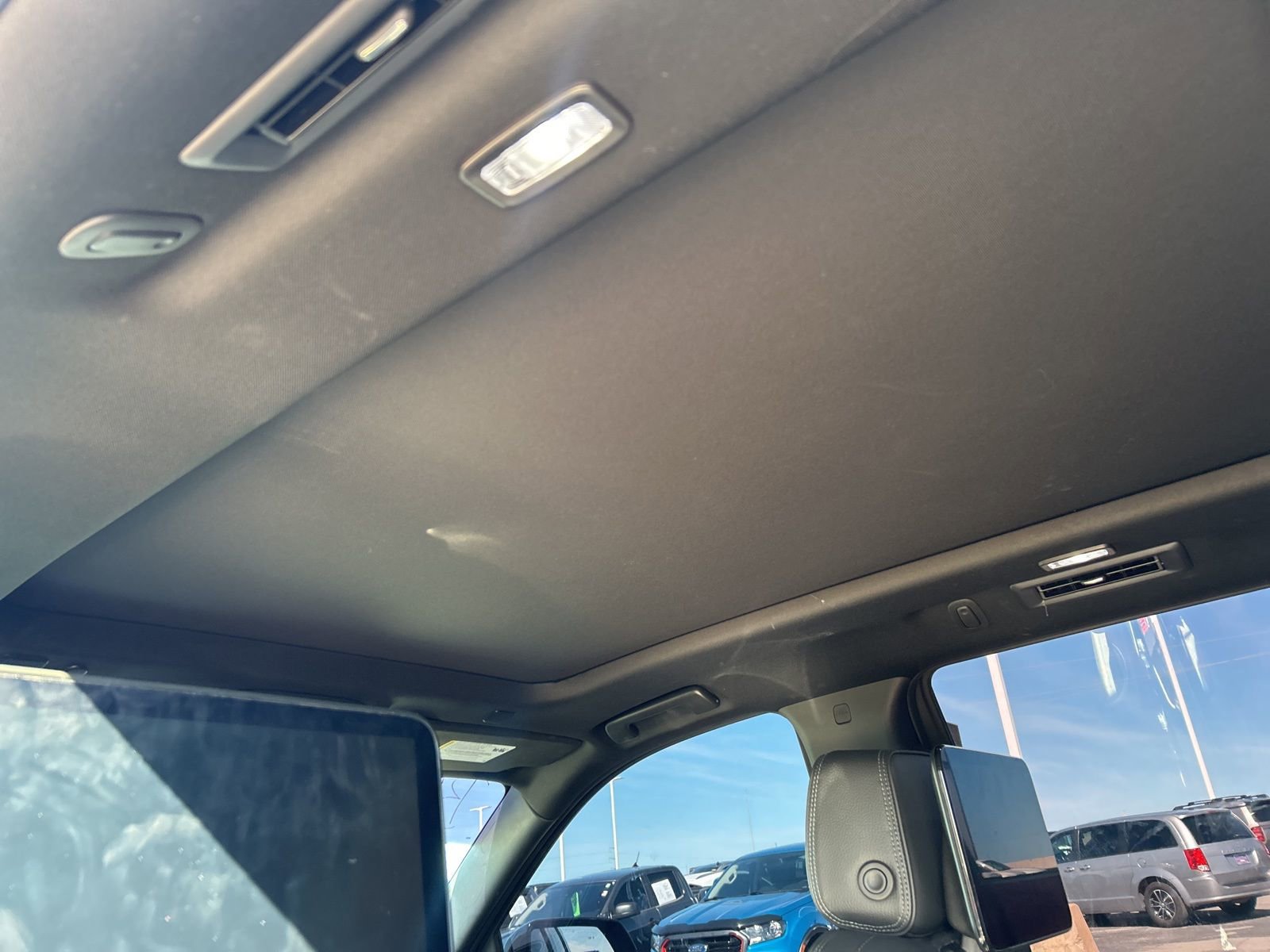 Used 2024 GMC Yukon Denali w/ Advanced Technology Package image 13