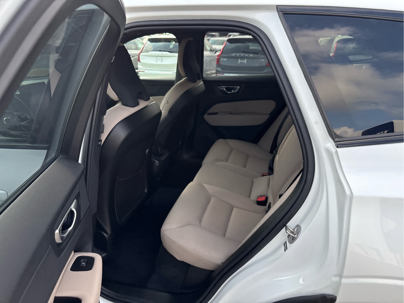 Used 2026 Volvo XC60 B5 Plus AWD/4WD image 24