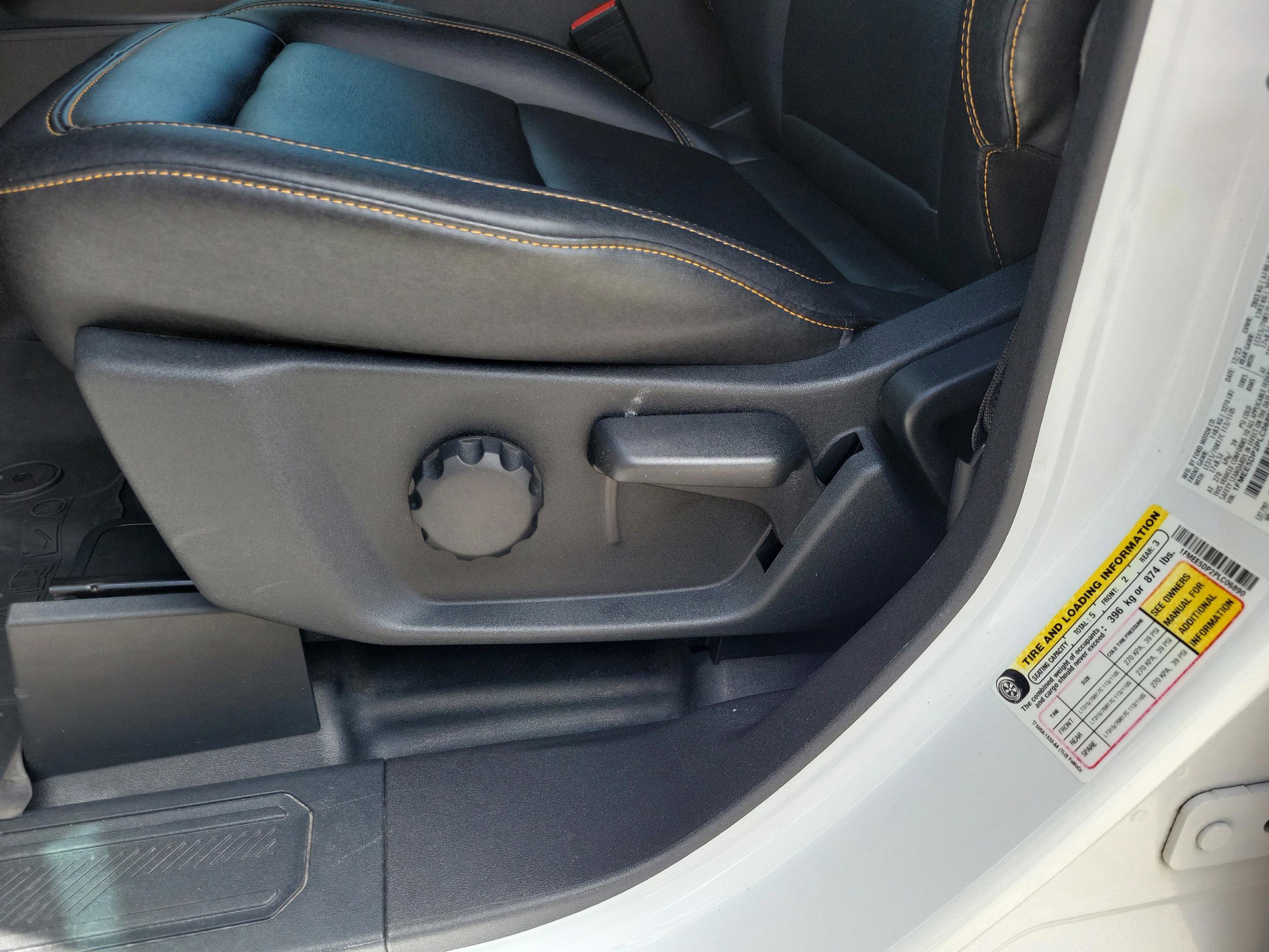 Used 2023 Ford Bronco Badlands image 9