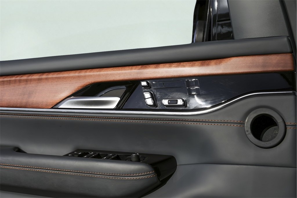 Used 2024 Jeep Grand Wagoneer Series III image 27