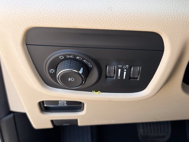 New 2026 Jeep Grand Cherokee Limited w/ Limited Altitude Package AWD/4WD image 27