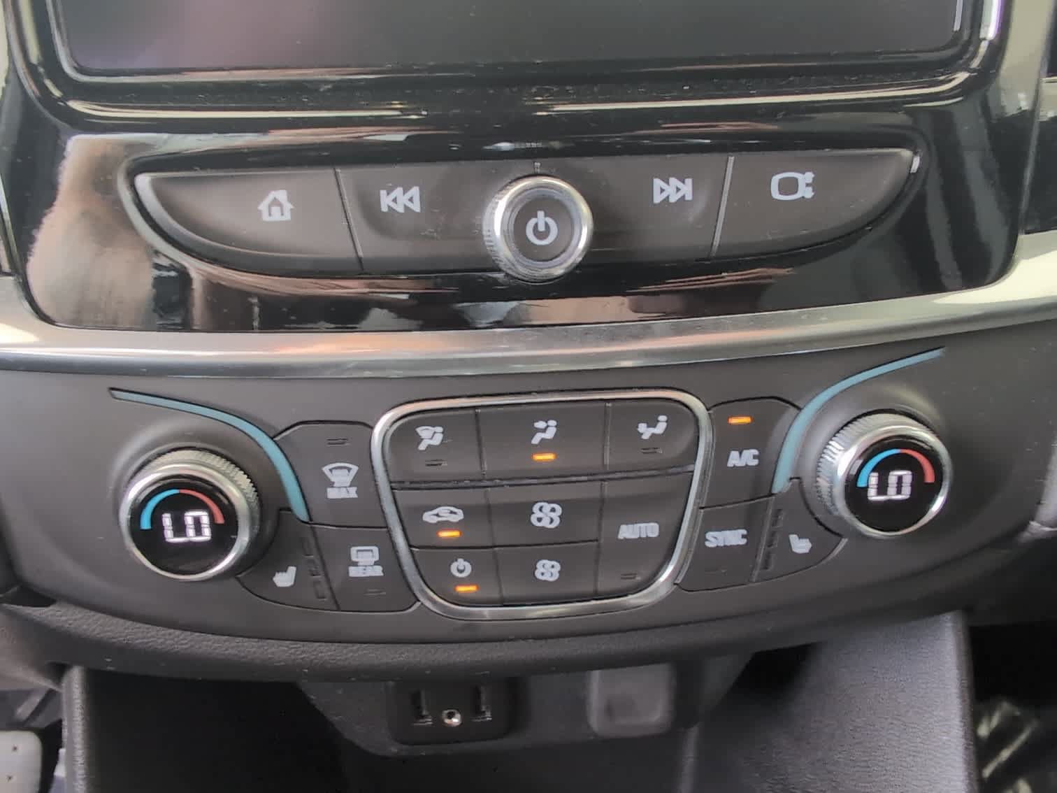 Used 2023 Chevrolet Traverse LT FWD image 35