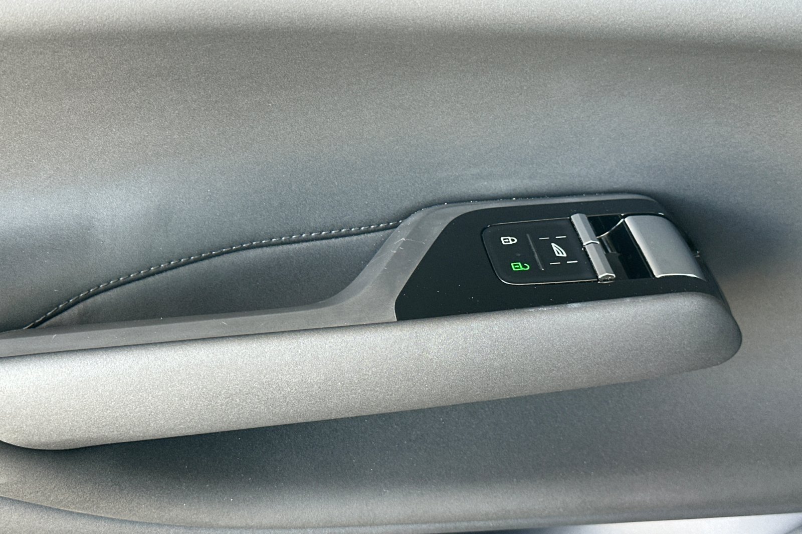 Certified 2025 Volvo EX90 Ultra AWD/4WD image 12